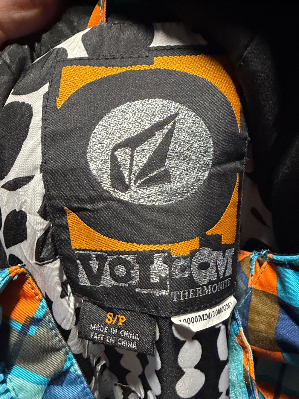 Volcom Snowboarding Jacket - Picture 2 of 9